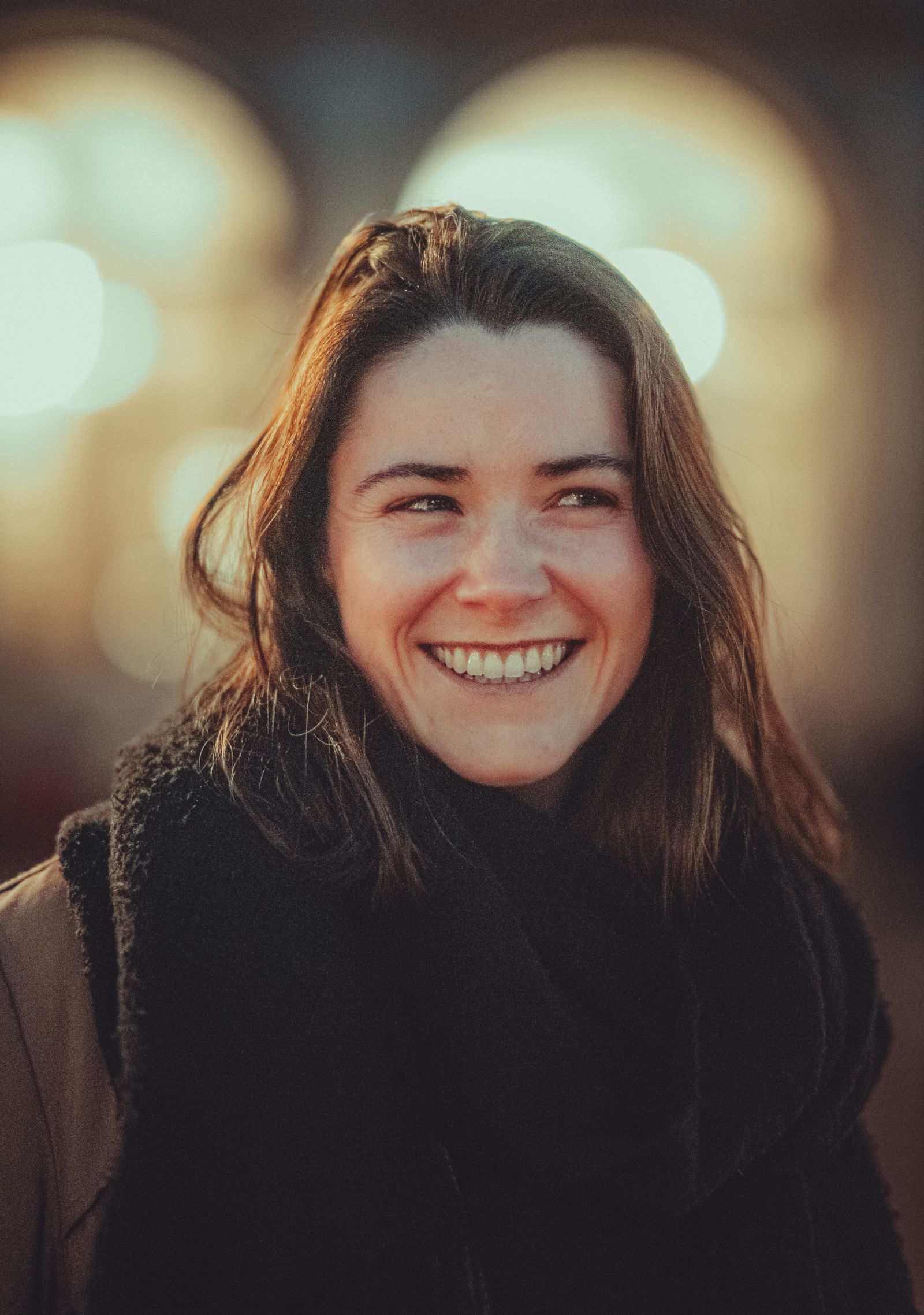 Profissional sorrindo, transmitindo confiança